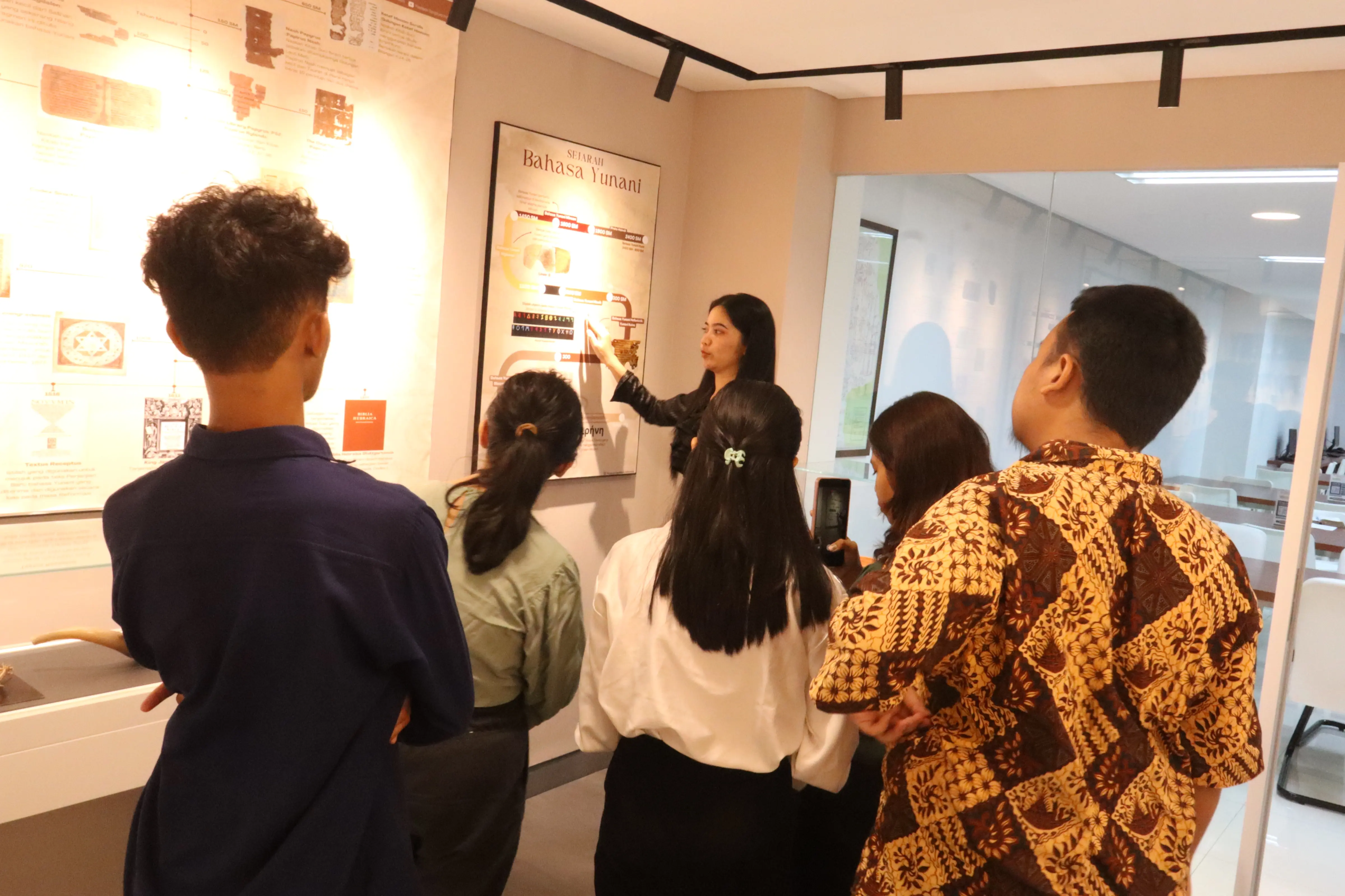 The Bible Gallery: Mengenal Dunia Perjanjian Baru
